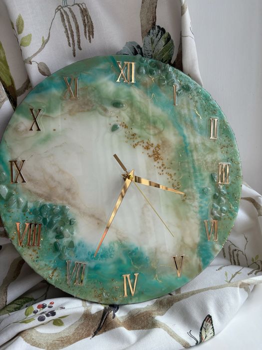 Часы ручной работы