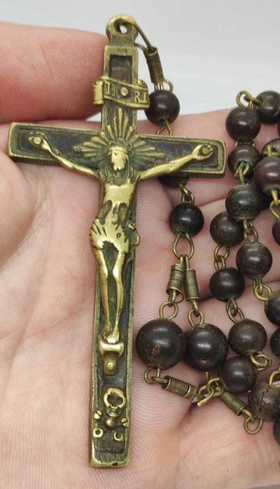 Rozariu Vechi Din Lemn și Crucifix Alamă