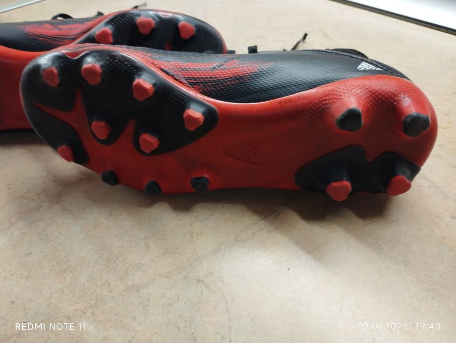 Футболни Бутонки Adidas Predator