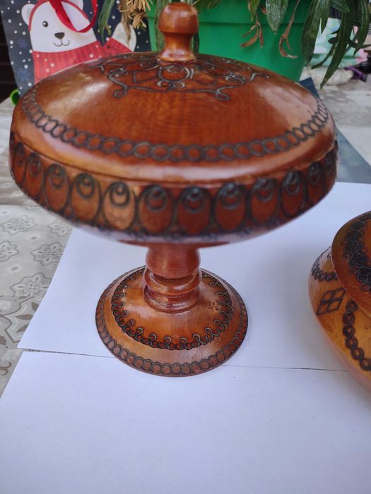 Decorațiuni din Comunism din lemn