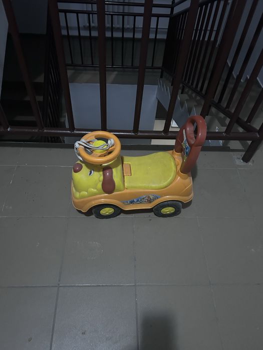 Продам детскую машинку