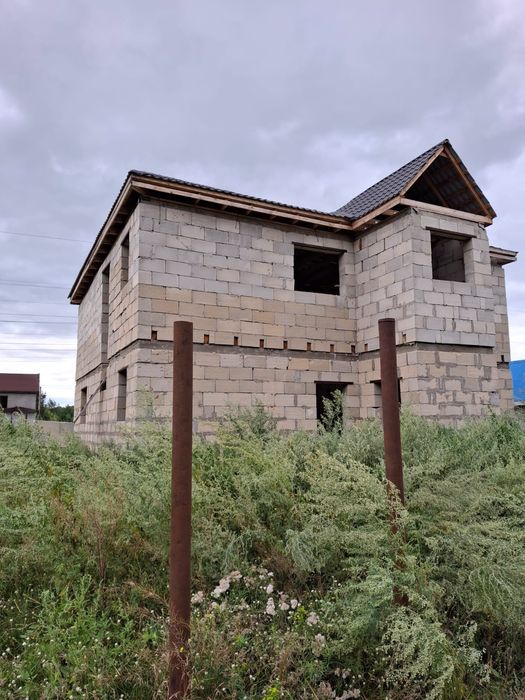 Продам коттедж недостроенный