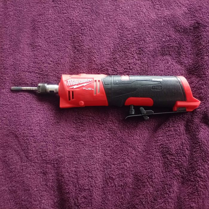 Акумулаторен прав шлайф Milwaukee M12 FDGS-0