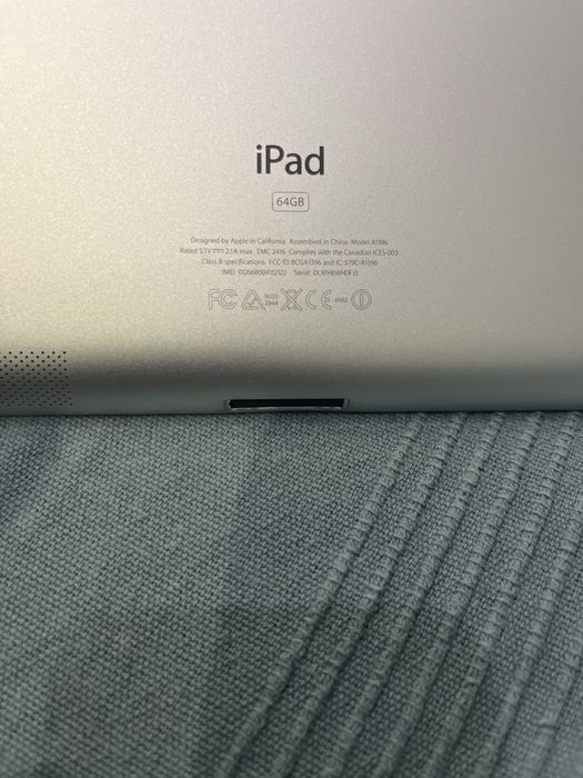 ipad 2 64gb 3g с зарядно Philiphs и тон колона