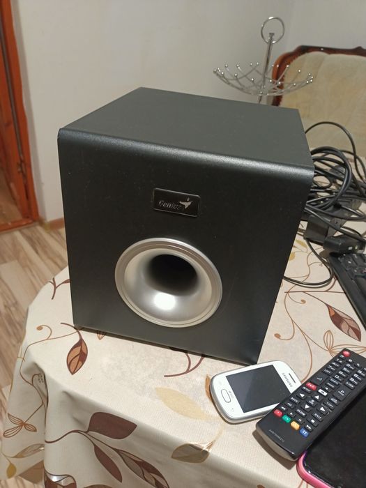 Продам комп. стол вместе с цветным принтером+буфер