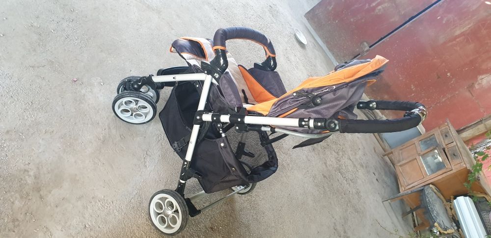 Детская коляска всесезоная.