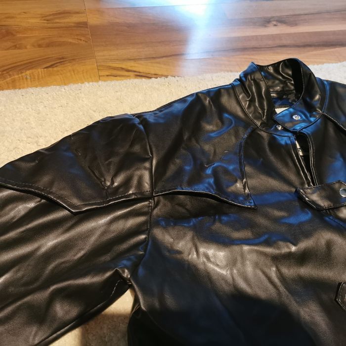 Vând palton gotic mărime L