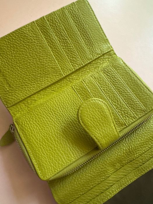 Зелено дамско портмоне от естествена кожа