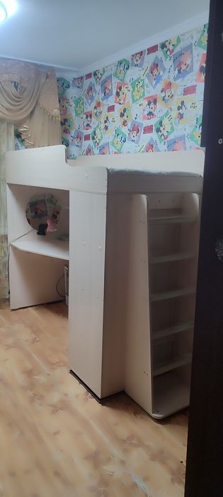 Продаеться гарнитур кровать чердак