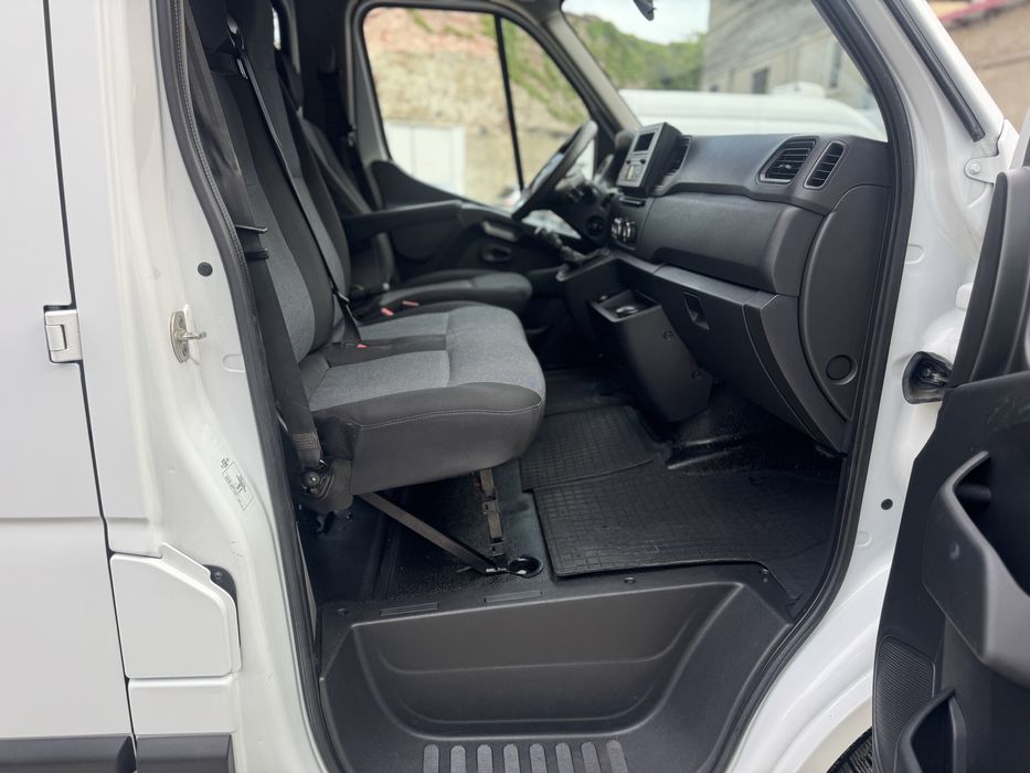 Renault Master 7 locuri/2022/90000 km/Basculabil/pos leasing