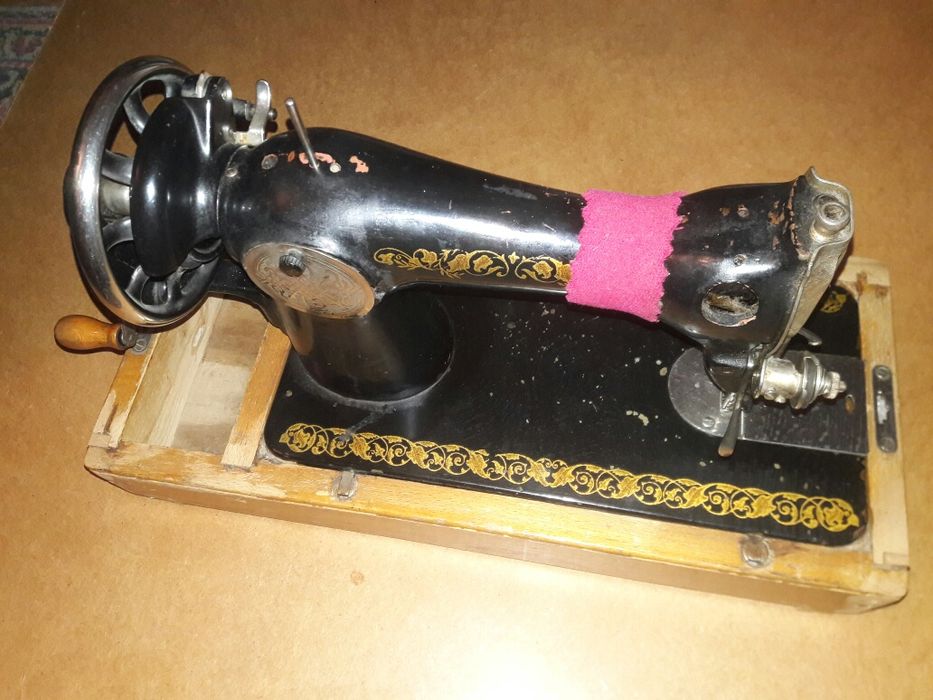 Машинка швейная ручная.Подольск.Без крышки.В рабочем состоянии.