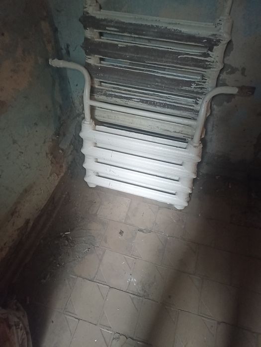 Продам чугунную батарею 8и4 секций
