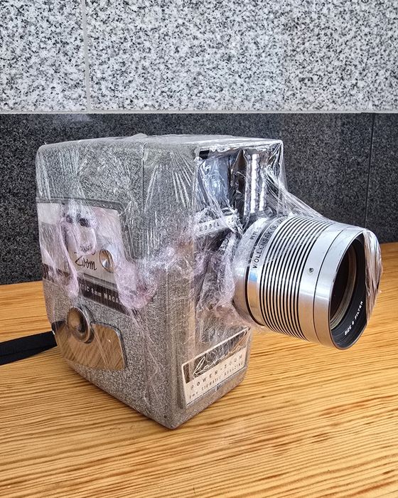 Ретро камера - Revere Model 119 8mm Power Zoom