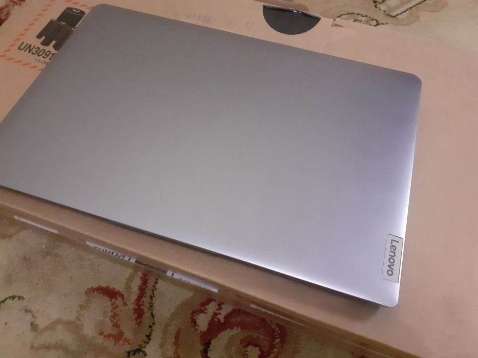 Lenovo notebook holati yangi
