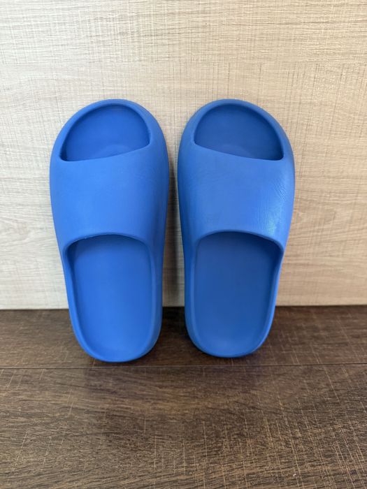 Детски чехли 2 бр. за 19 лв.