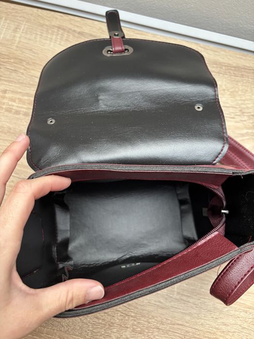 Тъмночервена дамска чанта