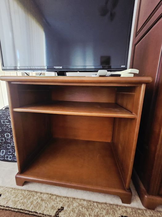 Мебели за спалня,от масивно дърво.