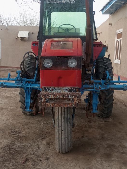 Traktor sotiladi