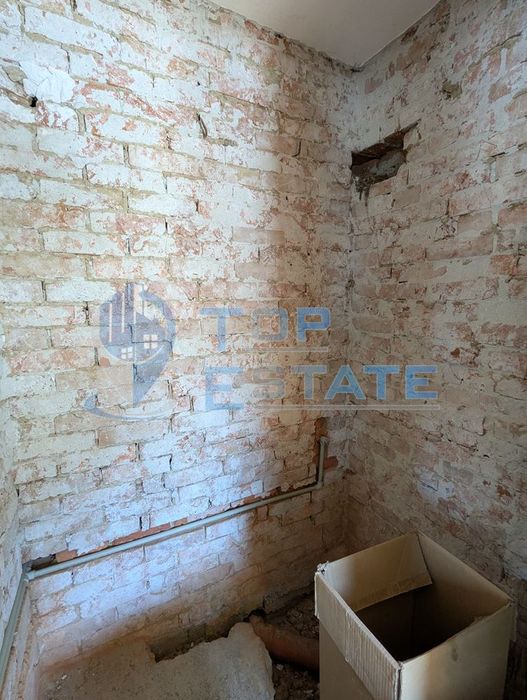 Двуетажна масивна къща с красива гледка в град Борово, област Русе