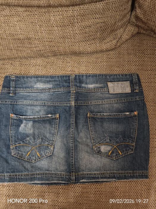 Продавам пола pull and bear