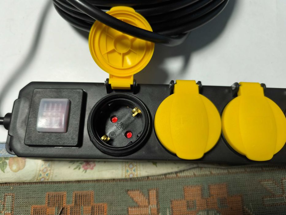 Prelungitor  5 prize, 20 m cu intrerupator cu cablu de 10 A