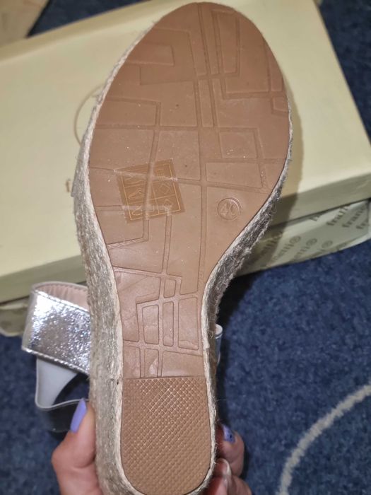 Летни сребристи италиански сандали с ластик