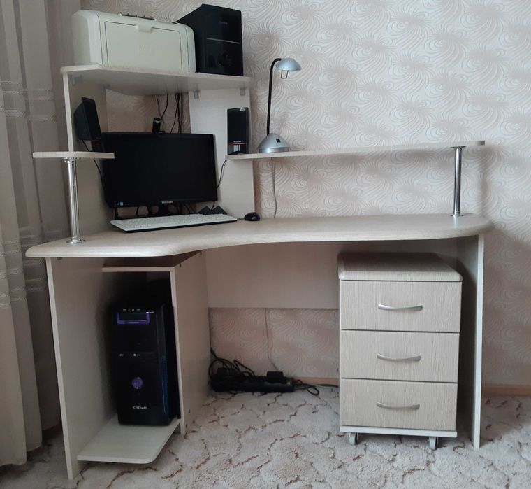 Компьютерный стол