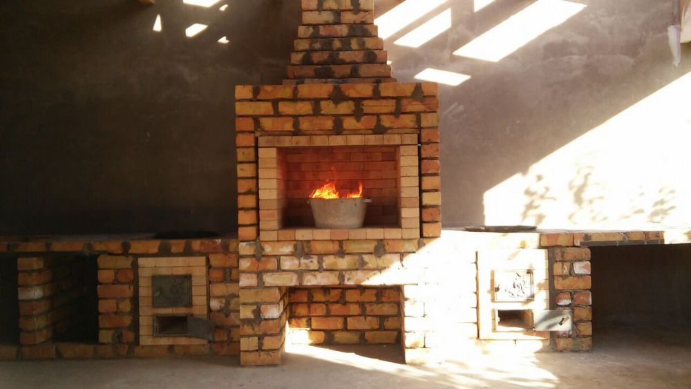 Летняя кухня Барбекю очаг камин пицца печь.