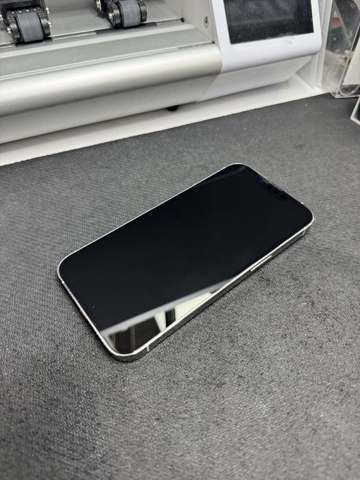 IPhone 13 Pro,  256Gb, alb, 76% baterie. Doar predare personala! Nu trimit prin curier