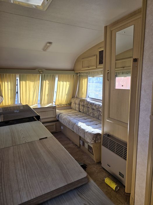 Каравана  в добро състояние, без тестове  и влага