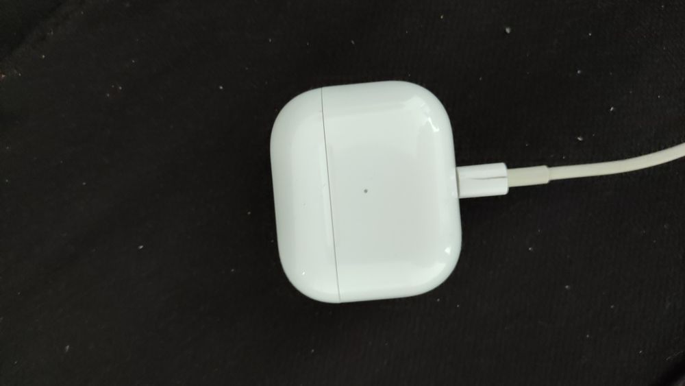 Продам оригинал кейс от Airpods 3