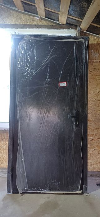 Продам входную дверь