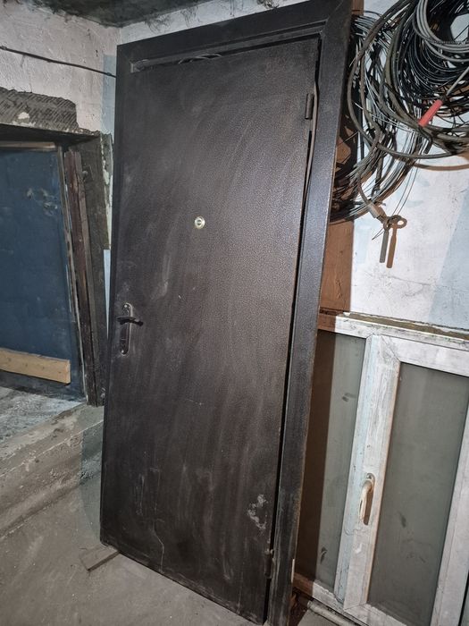 Продам дверь металическую
