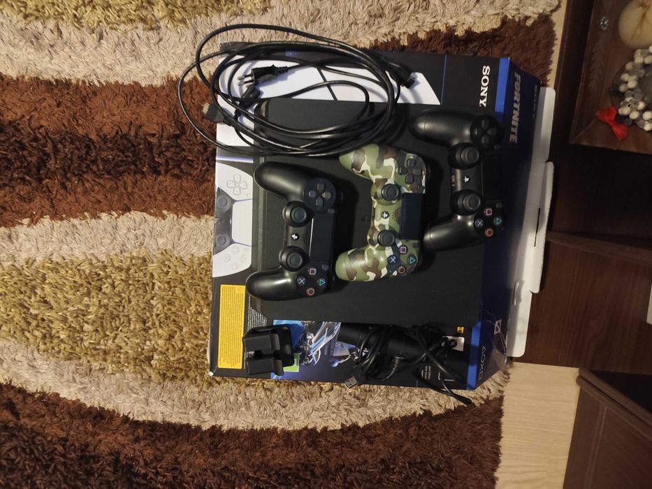 Playstation 4+20 jocuri +3 controlere+camera web
