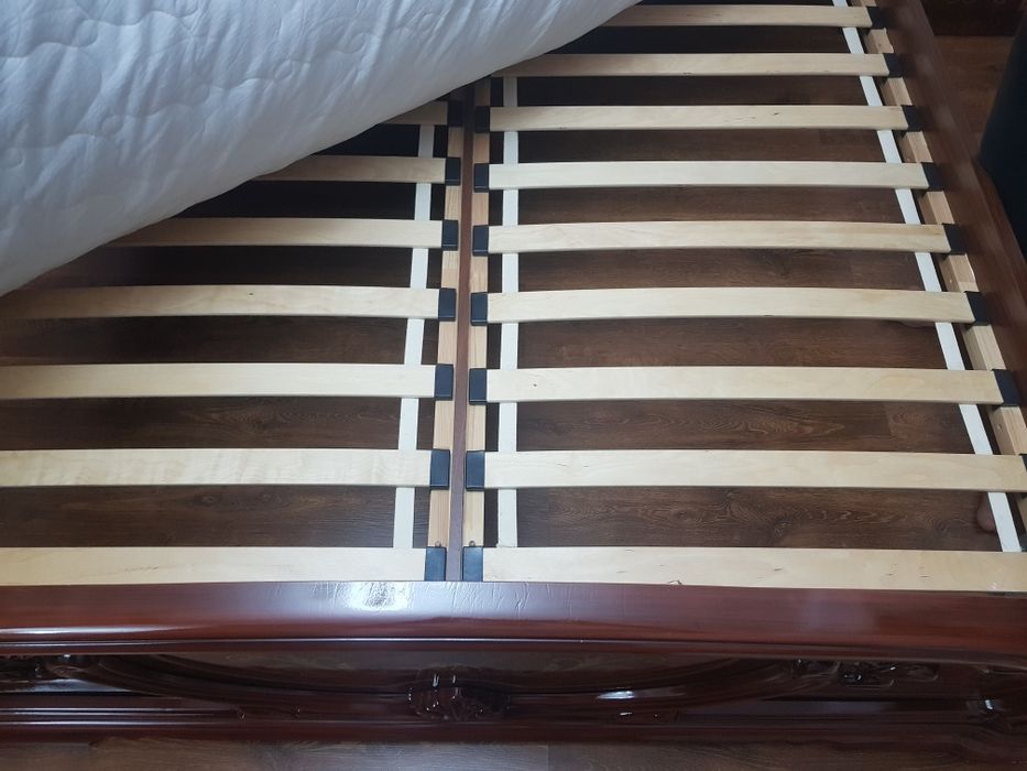 Продам спальный гарнитур