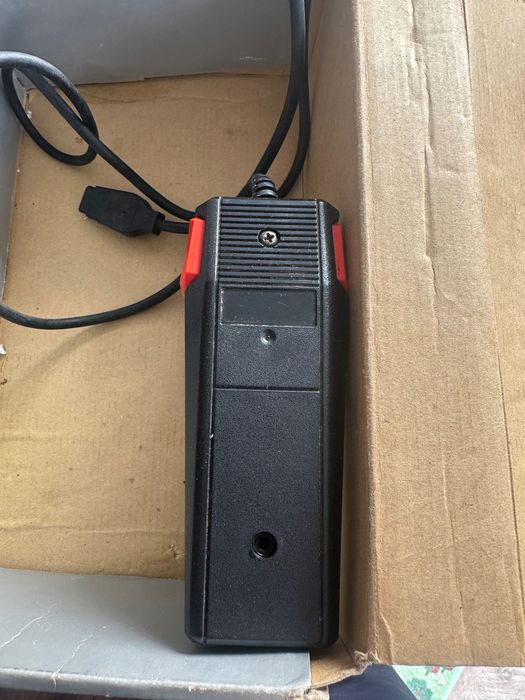 Конзола Atari 2600 с оригинална кутия.