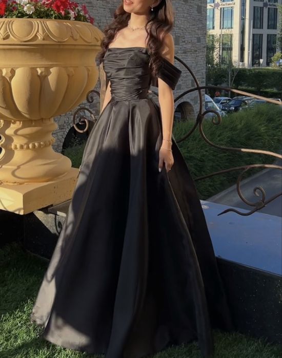 Платье на выпускной и вечер