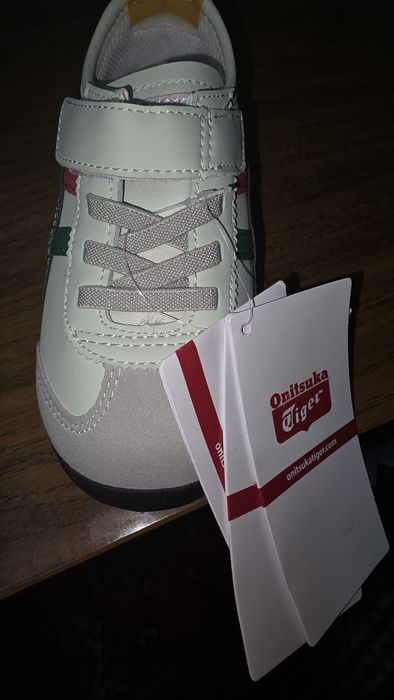 Детские фирменный кроссовки Onitsuka Tiger .