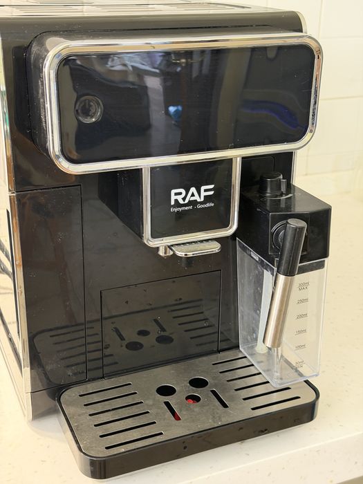 Продам кофемашину Raf