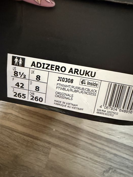 Оригинални нови бяло/червени маратонки Adizero Aruku! 42 н