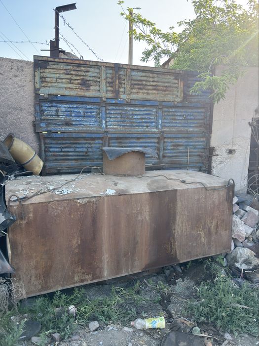 Продам емкость для солярки - и бочку для воды