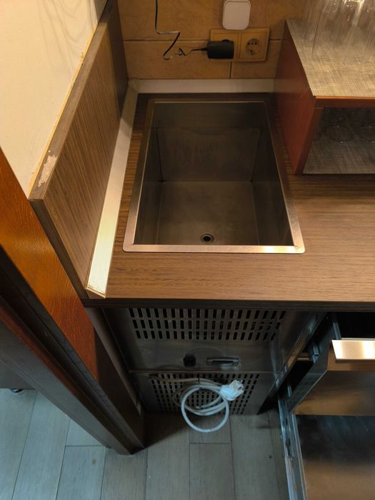 Masă frigorifică profesională inox incorporabila – 6 sertare + cuvă frigorifică  214x70x85