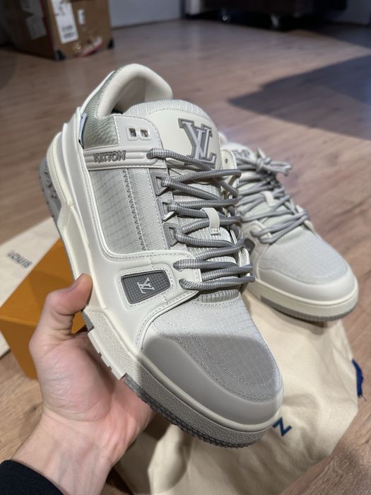 LV trainer sneaker grey