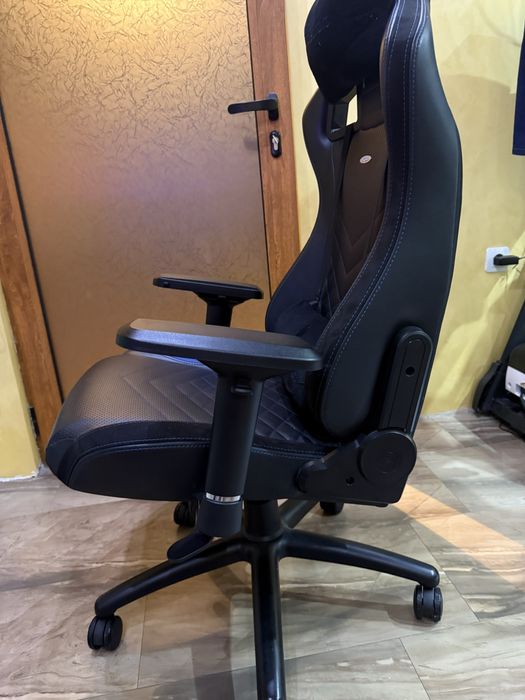 NOBLE CHAIRS гайминг стол