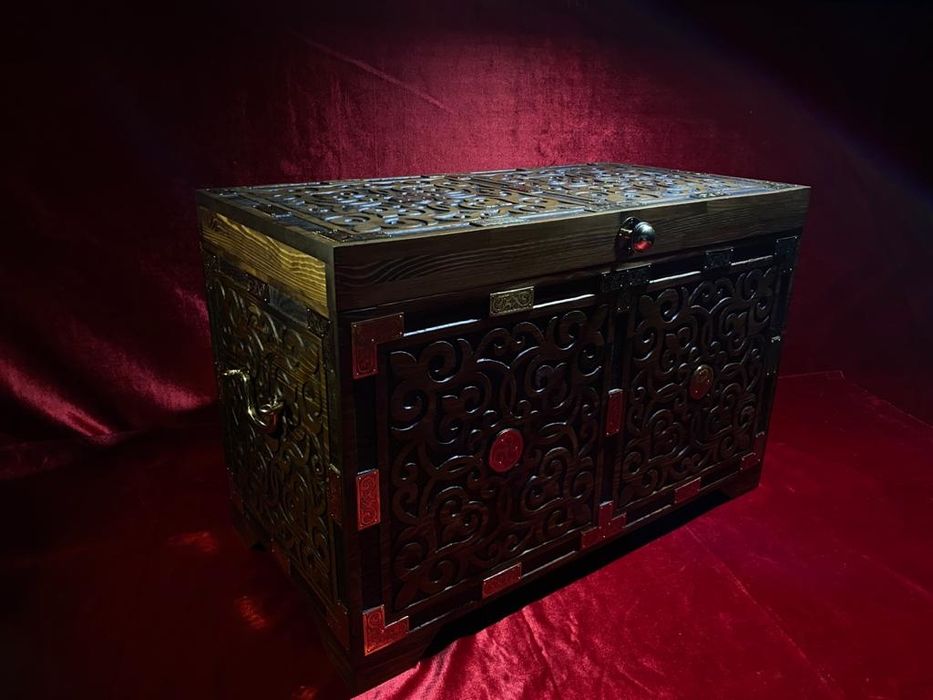 Сандық , жағлан.