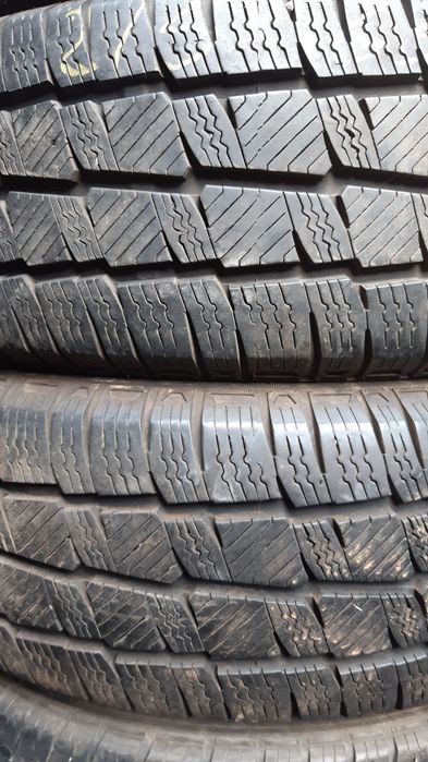2 anvelope 215/65r16c  preț 220 lei bucata