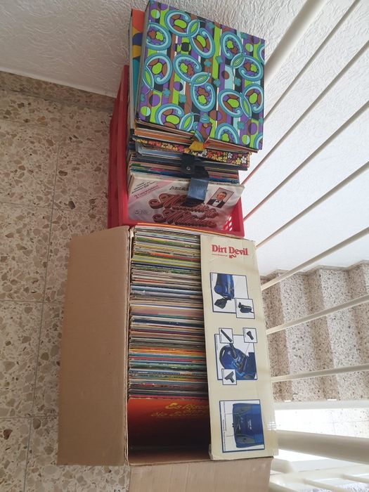 Vand Lot 150 Discuri Vinil colectie  muzica usoara mixta,pentru pick-u