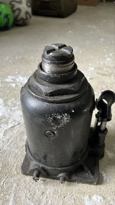 Продам домкрат 32 тонны