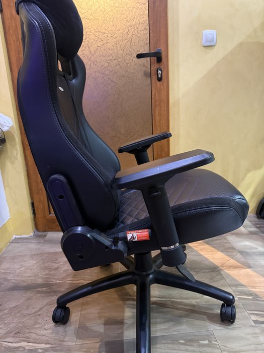 NOBLE CHAIRS гайминг стол