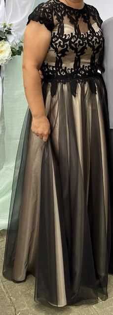 Рокля шита по поръчка отговаря на размер л или хл